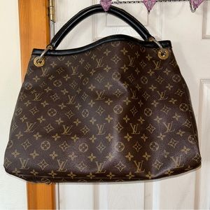 Custom in Louis Vuitton, artsey, shoulder bag, MM canvas is monogram